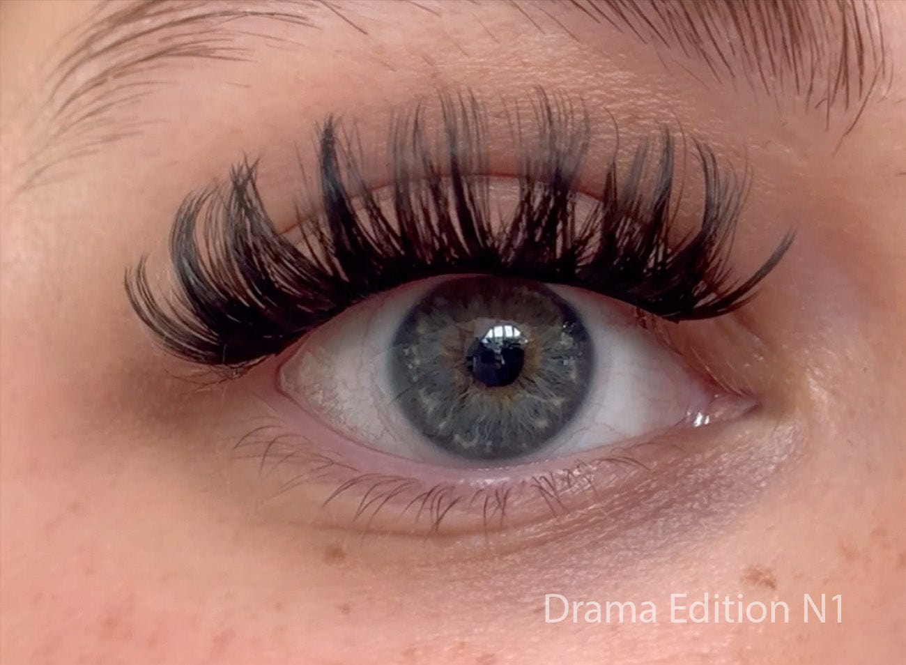 And So It Begins – Drama Edition Wimpern Starter‑Set 5 Styles 12‑17 mm,  inklusive Lash Glue & Remover